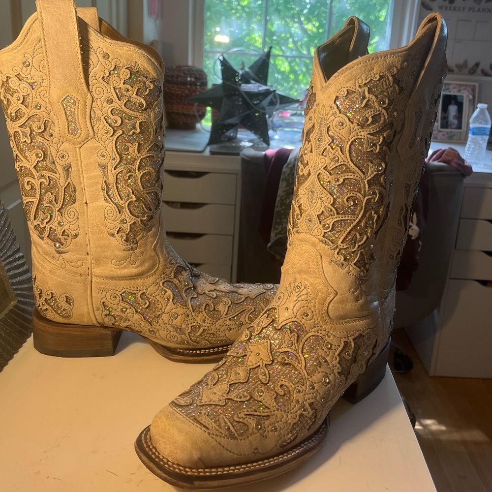 Corral cowboy boots size 7 tan & sparkly